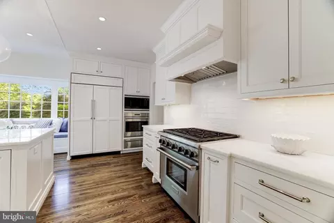 Kitchen - 937 Bellview Rd, Mclean, VA 22102 photo 4 of 7