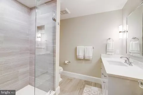 Bath - 937 Bellview Rd, Mclean, VA 22102 photo 7 of 7