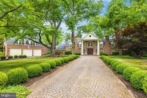 Exterior - 937 Bellview Rd, Mclean, VA 22102 photo 2 of 15