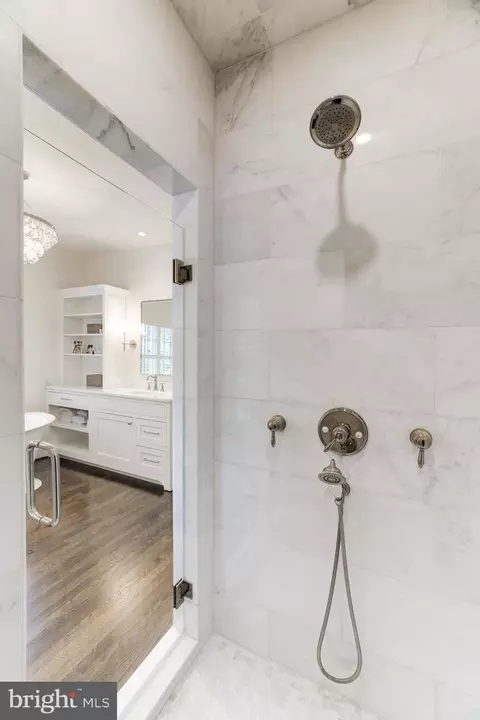 Bath - 937 Bellview Rd, Mclean, VA 22102 photo 3 of 7