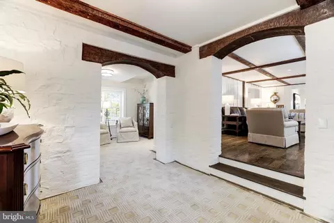 Entry Way - 937 Bellview Rd, Mclean, VA 22102 photo 9 of 14