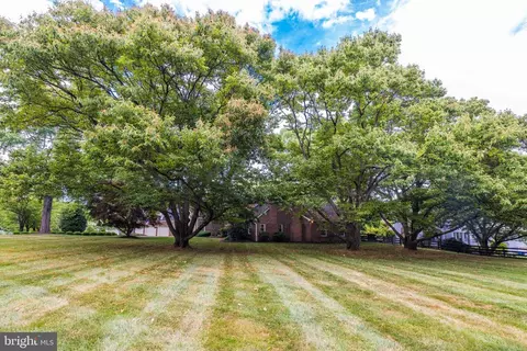 Exterior - 937 Bellview Rd, Mclean, VA 22102 photo 7 of 15