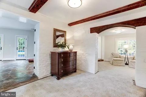 Entry Way - 937 Bellview Rd, Mclean, VA 22102 photo 13 of 14