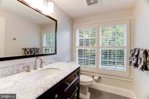 Bath - 937 Bellview Rd, Mclean, VA 22102 photo 6 of 7