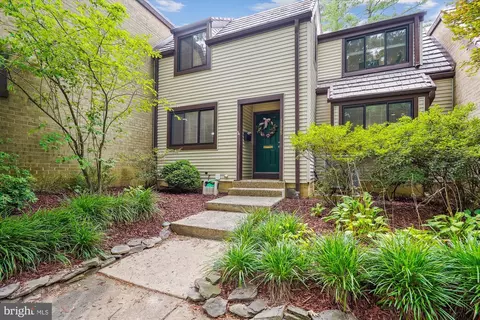 1505 Farsta Ct, Reston, VA 20190