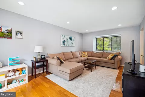 1505 Farsta Ct, Reston, VA 20190 photo 3