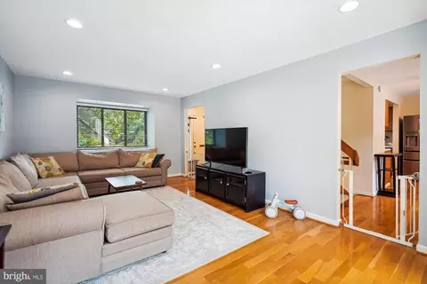 1505 Farsta Ct, Reston, VA 20190 photo 2