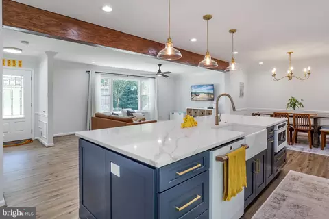 Kitchen - 6902 Lavant Dr, Springfield, VA 22152 photo 4 of 8