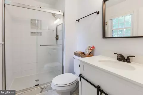 Bath - 6902 Lavant Dr, Springfield, VA 22152 photo 3 of 8