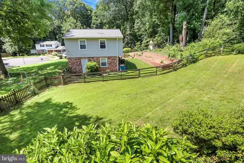 Exterior - 6902 Lavant Dr, Springfield, VA 22152 photo 14 of 16