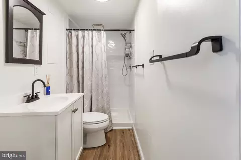 Bath - 6902 Lavant Dr, Springfield, VA 22152 photo 8 of 8