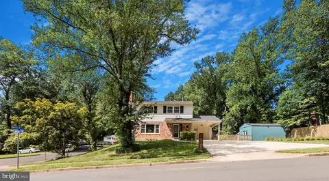 Exterior - 6902 Lavant Dr, Springfield, VA 22152 photo 3 of 16