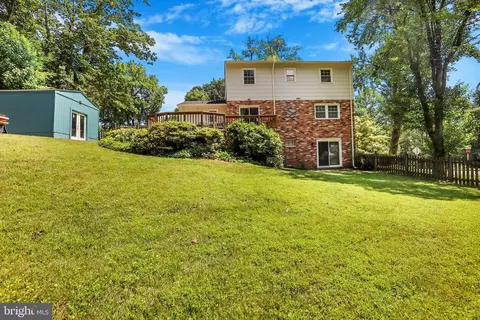 Exterior - 6902 Lavant Dr, Springfield, VA 22152 photo 12 of 16