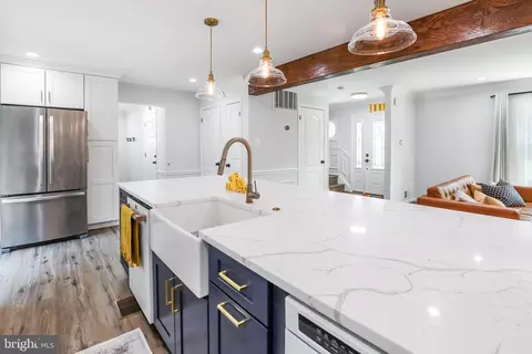 Kitchen - 6902 Lavant Dr, Springfield, VA 22152 photo 6 of 8