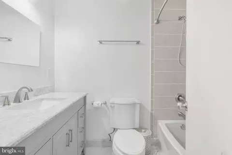 Bath - 6902 Lavant Dr, Springfield, VA 22152 photo 5 of 8