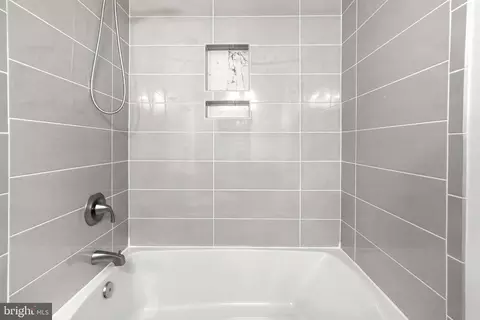 Bath - 6902 Lavant Dr, Springfield, VA 22152 photo 6 of 8
