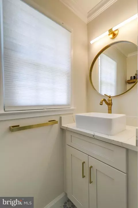 Bath - 6902 Lavant Dr, Springfield, VA 22152 photo 2 of 8
