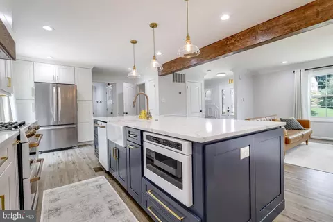 Kitchen - 6902 Lavant Dr, Springfield, VA 22152 photo 7 of 8