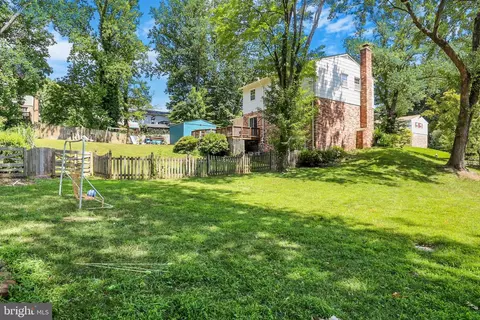 Exterior - 6902 Lavant Dr, Springfield, VA 22152 photo 13 of 16