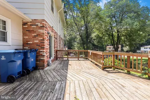 Exterior - 6902 Lavant Dr, Springfield, VA 22152 photo 8 of 16