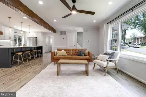 Living - 6902 Lavant Dr, Springfield, VA 22152 photo 2 of 7