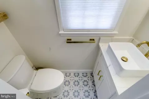 Bath - 6902 Lavant Dr, Springfield, VA 22152 photo 1 of 8