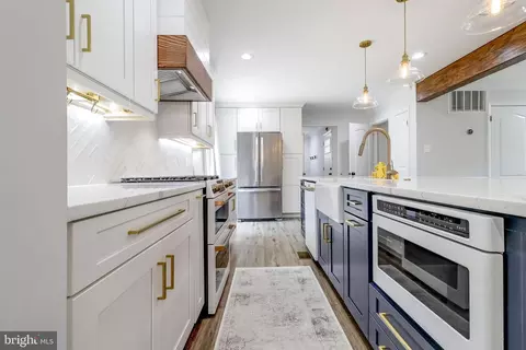 Kitchen - 6902 Lavant Dr, Springfield, VA 22152 photo 8 of 8