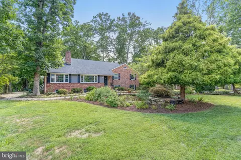 8823 Southwick St, Fairfax, VA 22031
