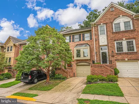 3919 Green Look Ct, Fairfax, VA 22033