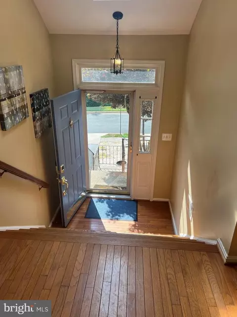 7452 Ridge Oak Ct, Springfield, VA 22153 photo 3