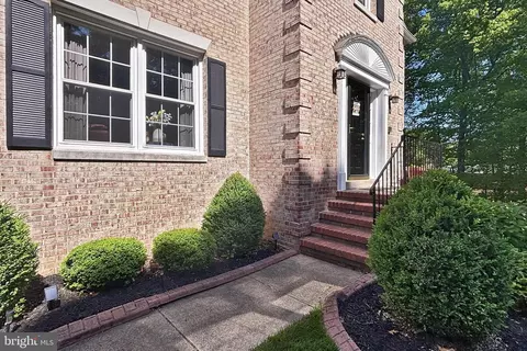 9400 Park Hunt Ct, Springfield, VA 22153 photo 4