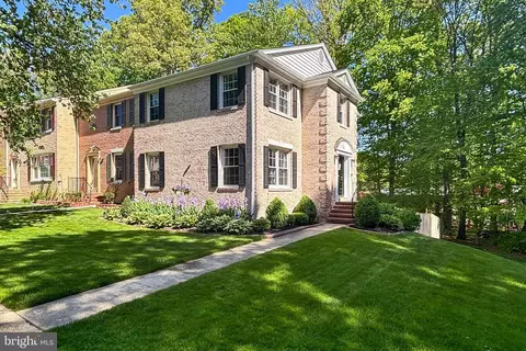 9400 Park Hunt Ct, Springfield, VA 22153