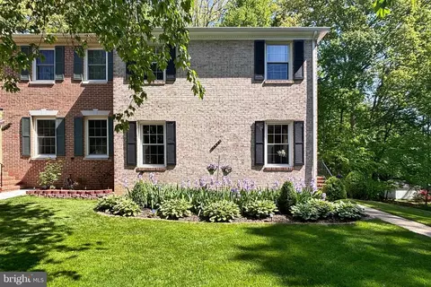 9400 Park Hunt Ct, Springfield, VA 22153 photo 3