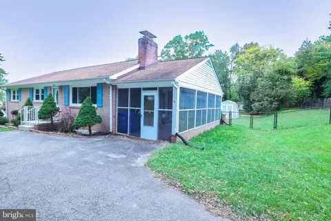 6724 Newington Rd, Lorton, VA 22079