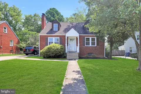 2919 Lawrence Dr, Falls Church, VA 22042