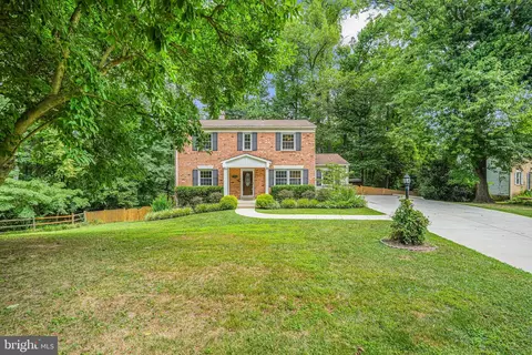 7604 Maydan Ln, Falls Church, VA 22043