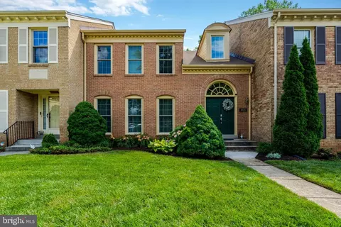 4619 Luxberry Dr, Fairfax, VA 22032