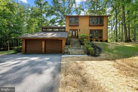 9027 Timberwolf Ct, Vienna, VA 22182