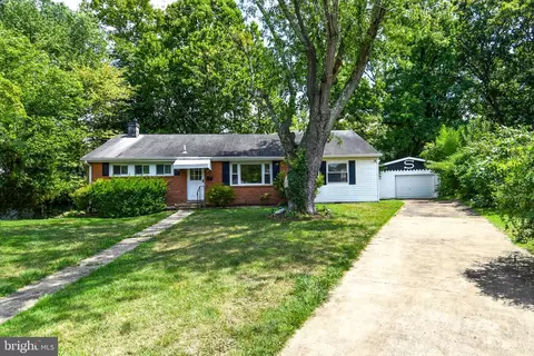 6107 Pike Ct, Alexandria, VA 22310