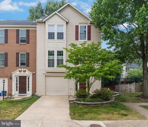 7446 Gadsby Sq, Alexandria, VA 22315