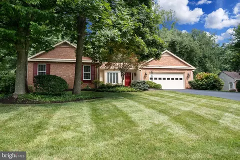 9743 S Park Cir, Fairfax Station, VA 22039