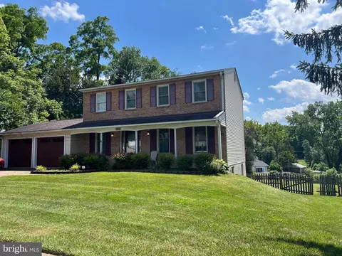 4349 Farm House Ln, Fairfax, VA 22032