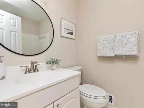 Bath - 9005 Okeith Ct, Springfield, VA 22152 photo 2 of 4