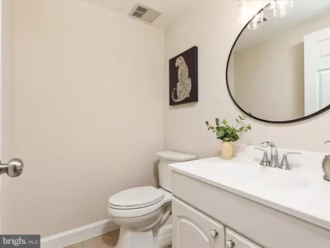 Bath - 9005 Okeith Ct, Springfield, VA 22152 photo 4 of 4