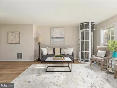 Living - 9005 Okeith Ct, Springfield, VA 22152 photo 2 of 7
