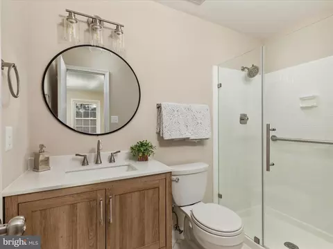 Bath - 9005 Okeith Ct, Springfield, VA 22152 photo 3 of 4