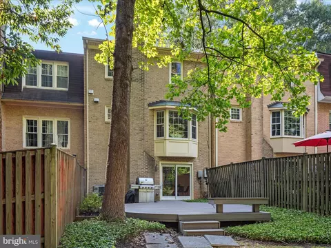Exterior - 9005 Okeith Ct, Springfield, VA 22152 photo 5 of 7