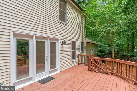 Exterior - 2609 Deerdell Ln, Reston, VA 20191 photo 5 of 7