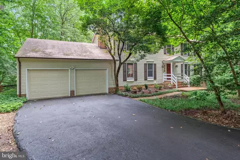 Exterior - 2609 Deerdell Ln, Reston, VA 20191 photo 1 of 7