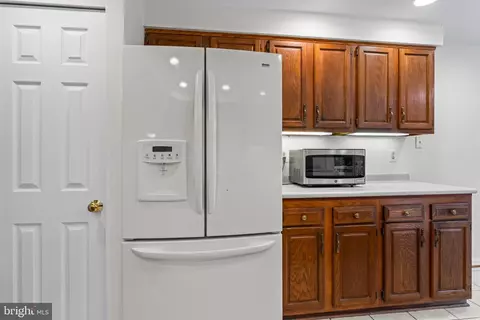 Kitchen - 2609 Deerdell Ln, Reston, VA 20191 photo 3 of 5